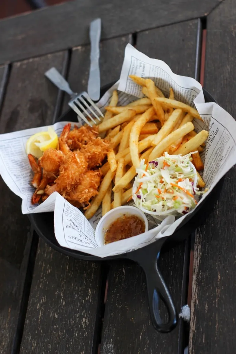 英國本地特色美食1. 炸魚薯條