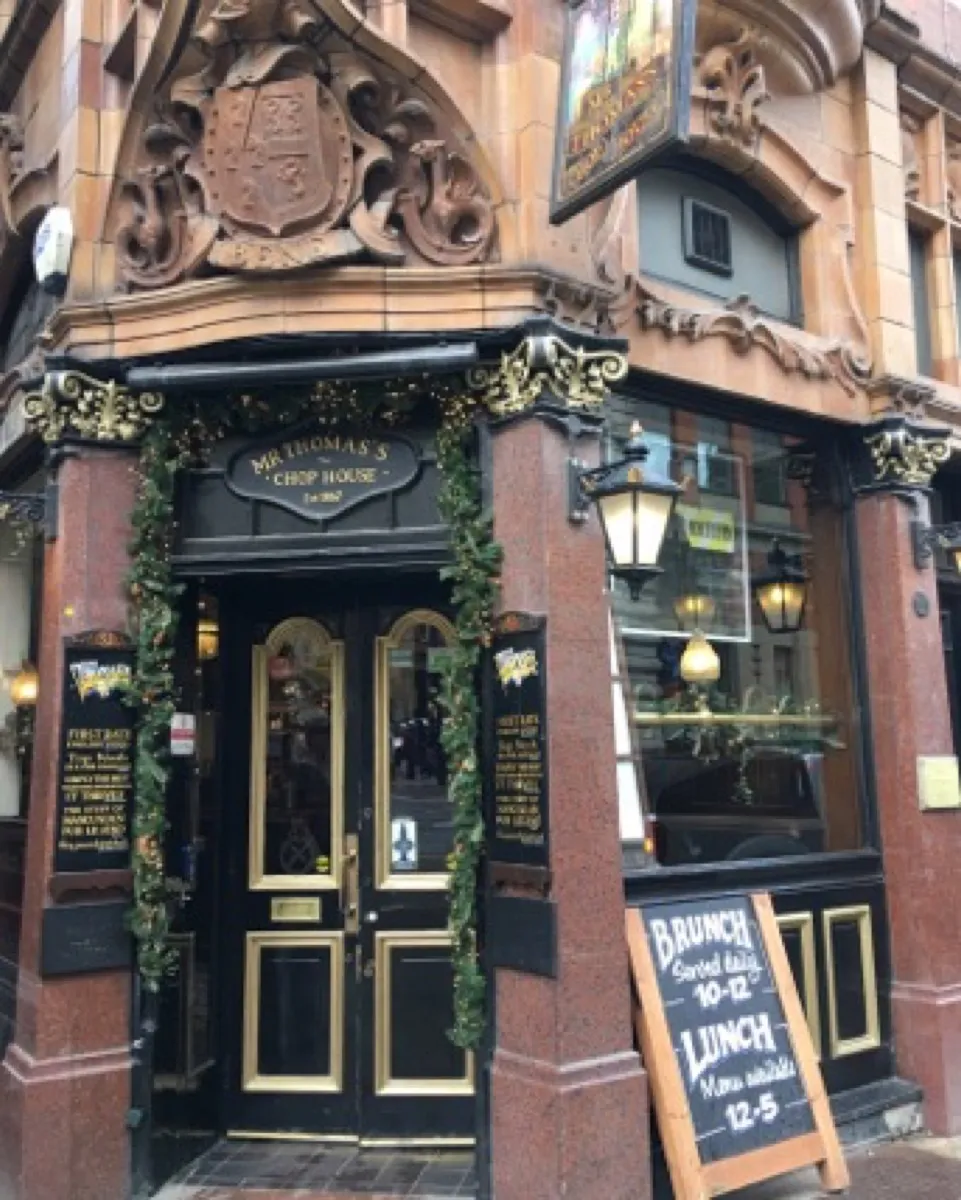 英式酒吧大門